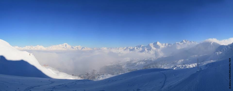 JVP - Panoramique à la volée - Domaine de La Plagne - Au loin le Mont-Blanc 4810m