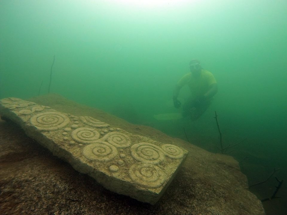 JVPlonger - Vestige d'une humanit disparue dans un lac